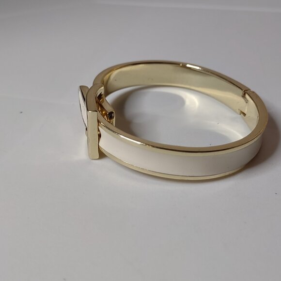 7 Inch White And Gold Tone Belt Buckle Bracelet - Picture 2 of 8